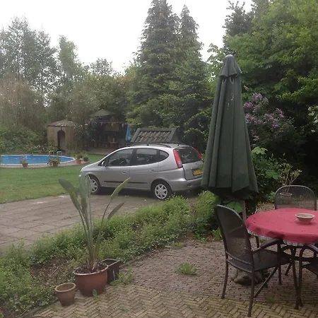 לינה וארוחת בוקר Het Kleine Landshuis